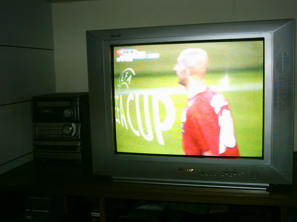 la television de Sichuan anuncia que acaban de expulsar a un calvo en el equipo franchute.jpg